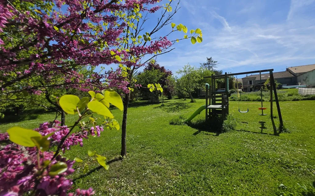 Jardin - Maison en Pierre Rénovée avec Piscine à Blasimon
