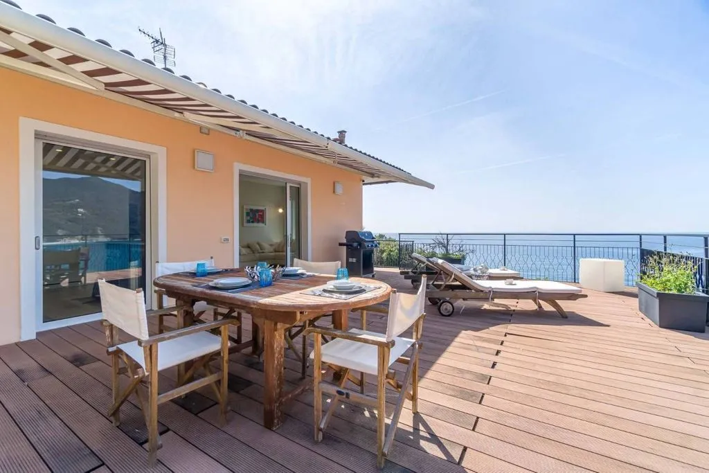 Terrass - Luxury Flat with Seafront Terrace in Moneglia