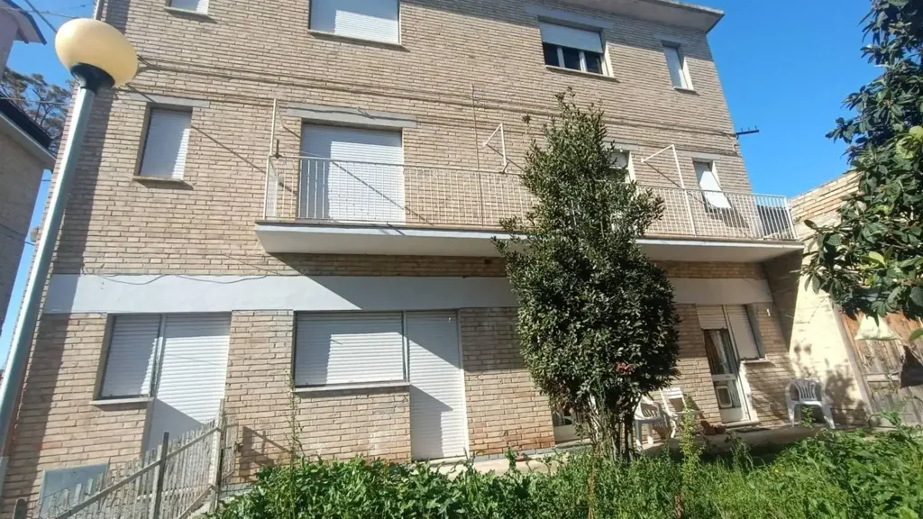 Välivaade - Terraced House with Balcony in Corridonia