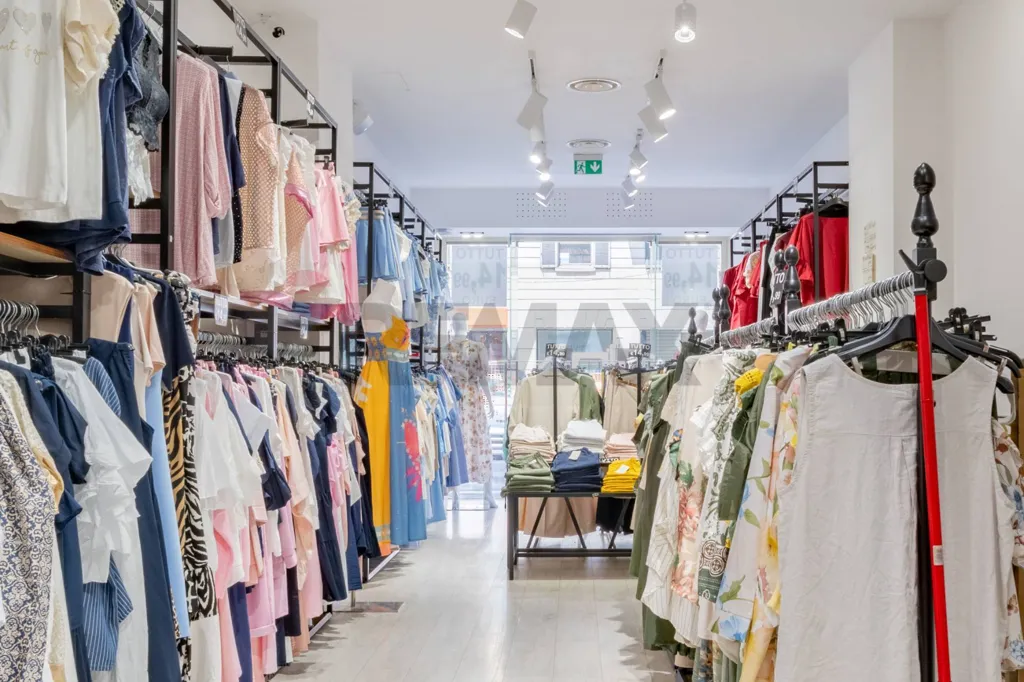 Pièces - Commercial Shop on Corso Buenos Aires, Milan