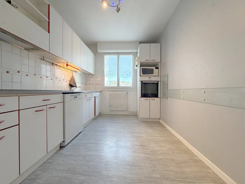 Cuisine - Appartement T4 avec Vue Dominante Cathédrale à Clermont-Ferrand