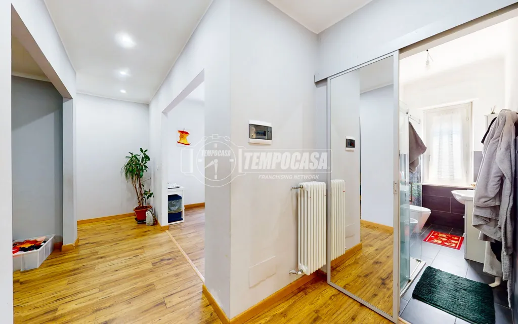 Esik - Independent Apartment with Terrazzo in Cambiano