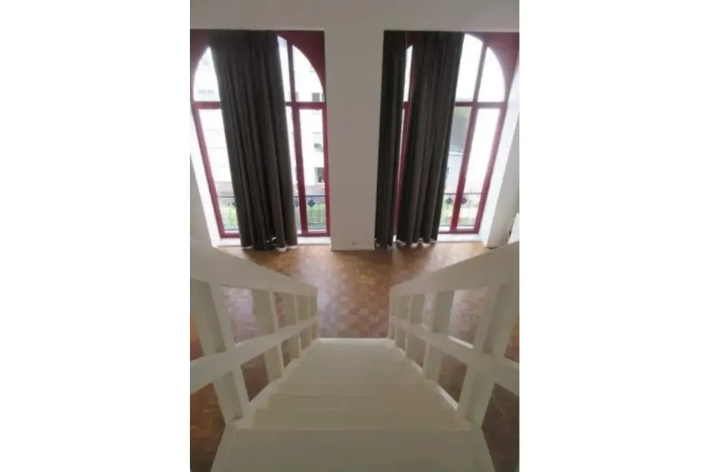 Stanze - Duplex with High Ceilings near Squares District