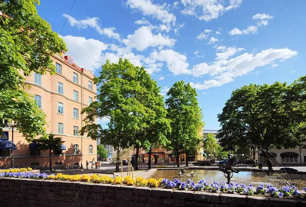 Garden - Apartment with Balcony in Råsunda