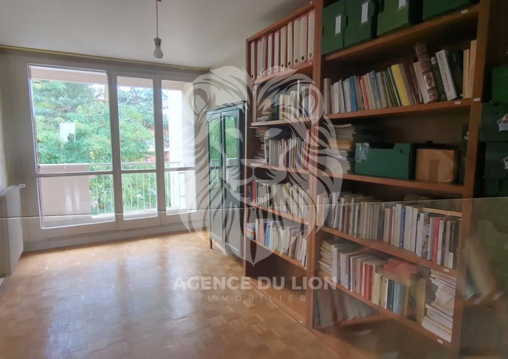 Arbeitszimmer - 3-Bedroom Flat to Renovate in Beauchamp Centre