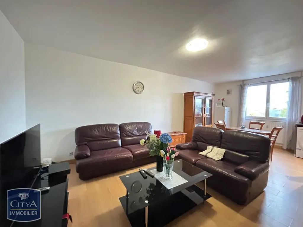 Elutuba - Furnished Flat with Parking in Orléans