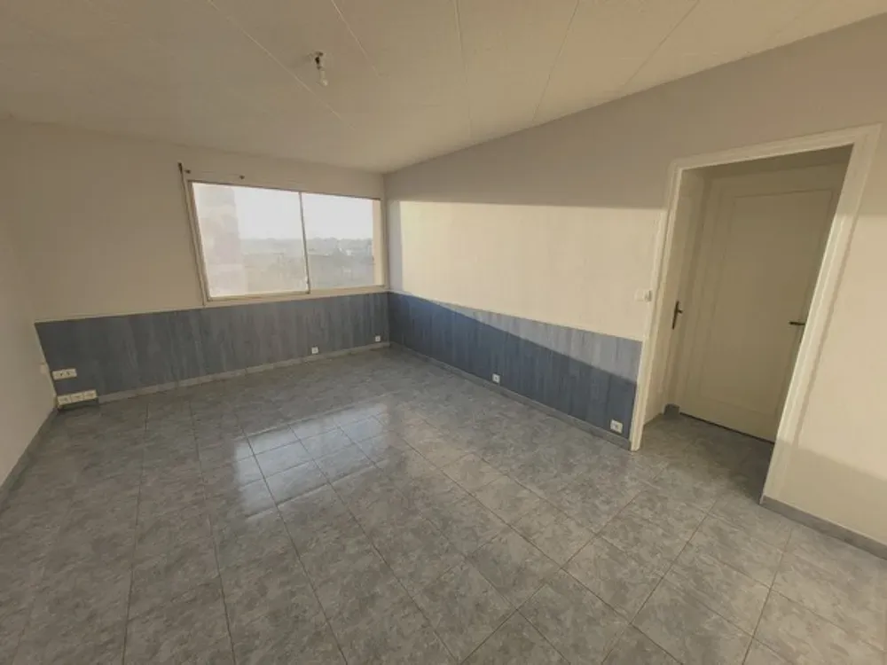 Pièces - Appartement F2 avec Cuisine Intégrée près des Lycées