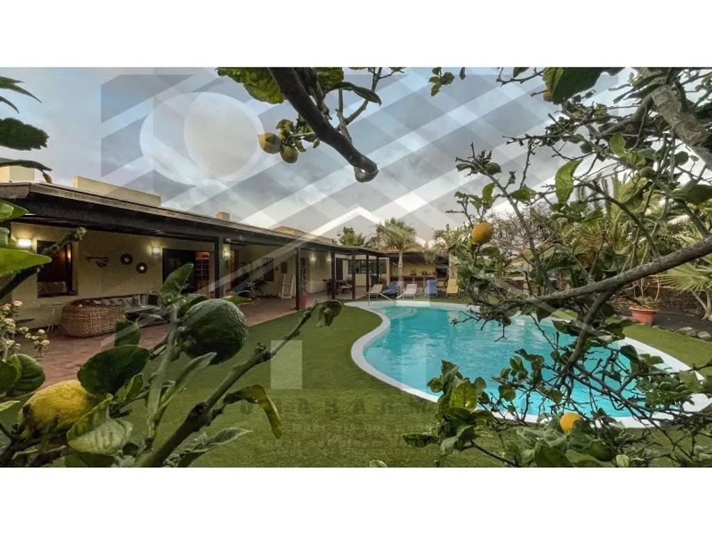 Bassein - Luxury Villa with Dual Pools in Lajares