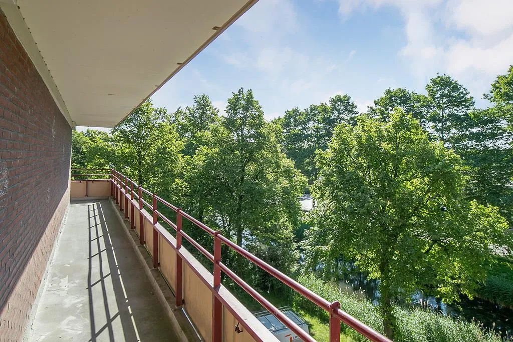 Rõdu - 4-Bedroom Apartment with Balcony in Delft