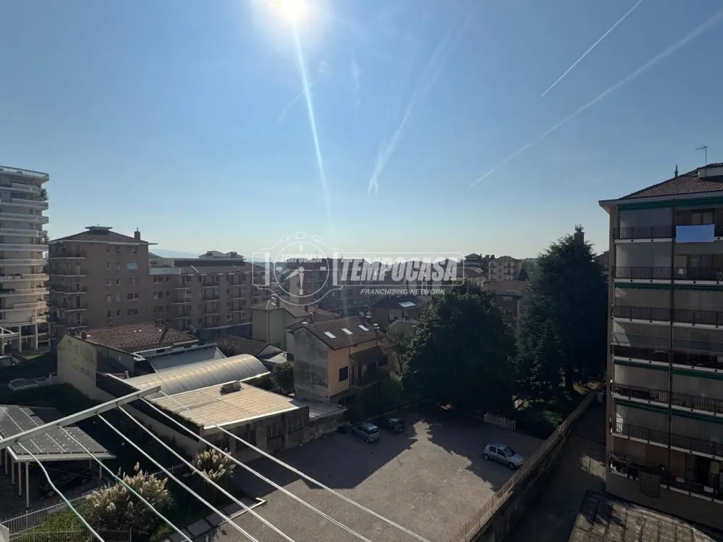 Rõdu - Rearranged Apartment with Balcony in Collegno
