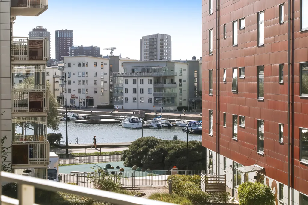 Balcon - Spacious Two-Bedroom with West-Facing Balcony in Sannegårdshamnen