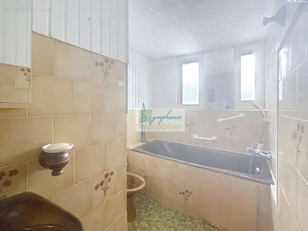 Salles de bain - Maison 3 pièces à Saint-Alban-Leysse