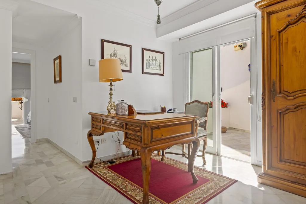 Office - Luxury Townhouse with Pool in Marbella