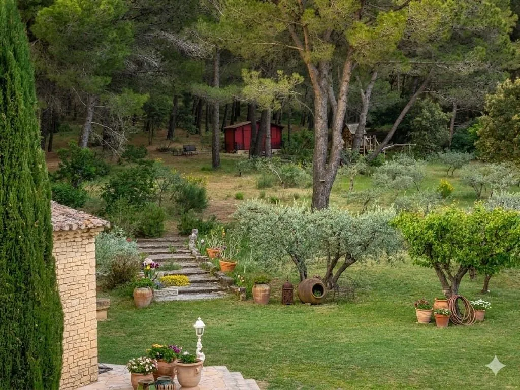 Garden - Luxury House with Pool in Les Baux de Provence