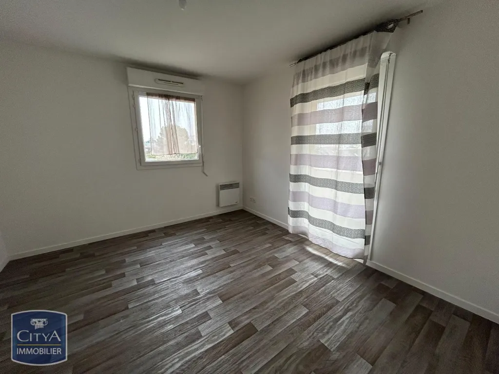 Toad - 3-Bedroom Apartment with Balcony in Allonnes
