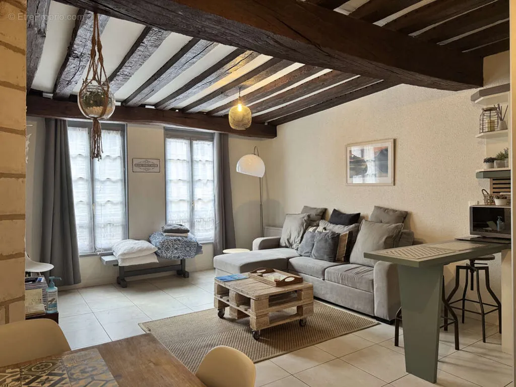 Séjour - Appartement Meublé dans l’Hypercentre de Troyes