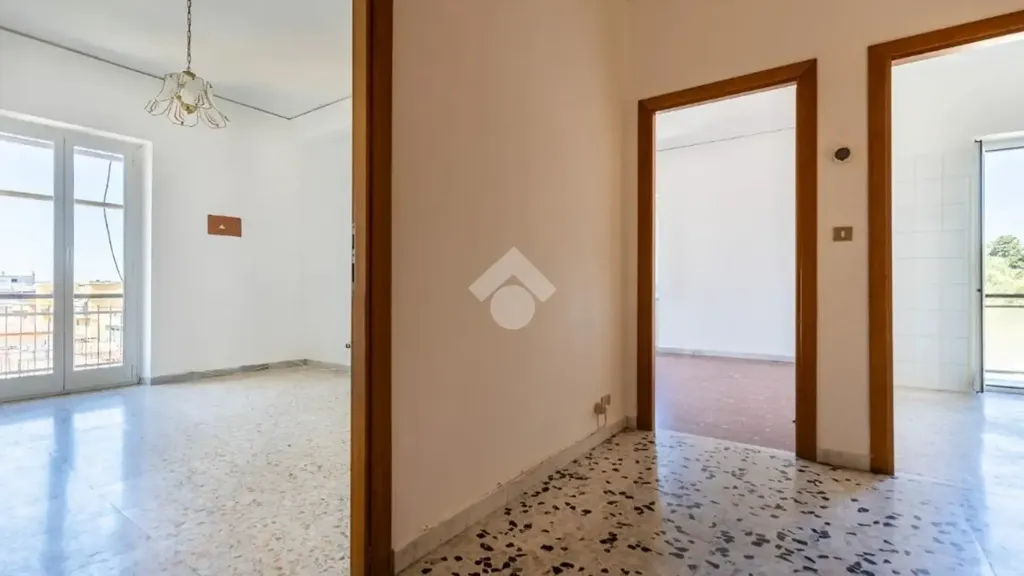 Entrée - Two-Bedroom Apartment with Balcony in Rome