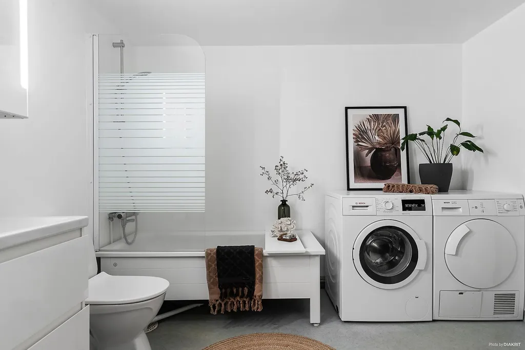 Bathrooms - Bungalow-Style Flat with Large Terrace in Olseröd