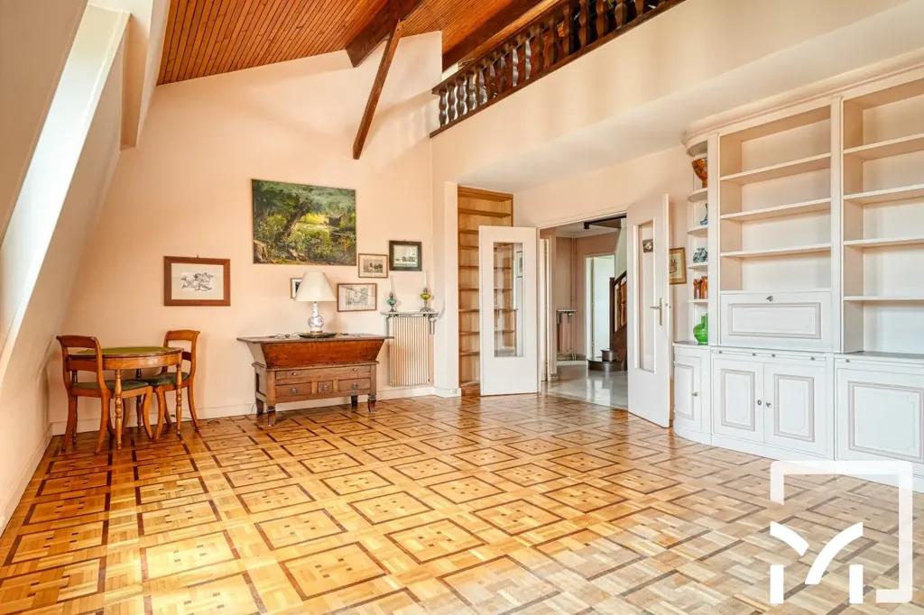 Séjour - Duplex Luxueux avec Ascenseur à Versailles
