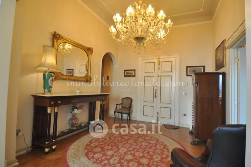 Esik - Elegant Apartment with Terrace in Lucca