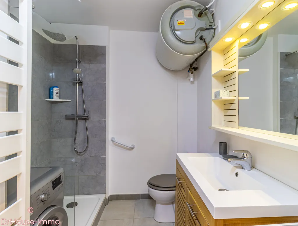 Salles de bain - Appartement T2 avec Balcons à Cavalaire-sur-Mer