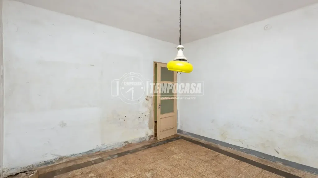 Toad - Semi-Independent House with Courtyards in Santena