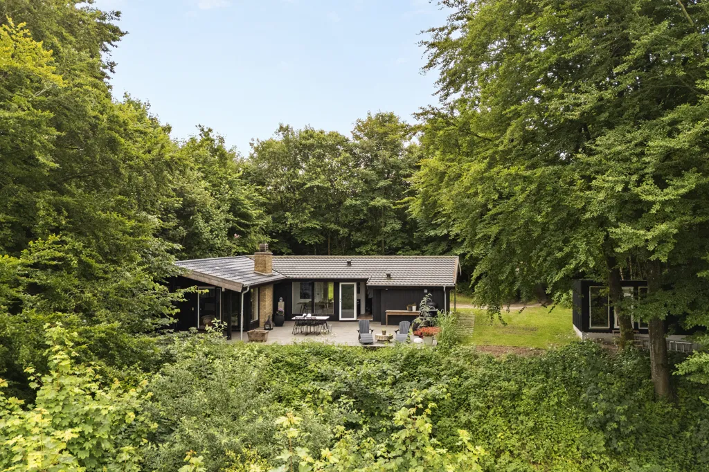 Esterno - Modernised Holiday Home with Lake View in Dons