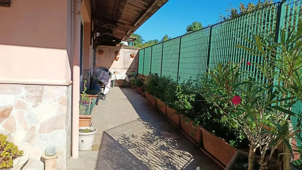 Terrass - Two-Level Apartment with Garden in Baronissi