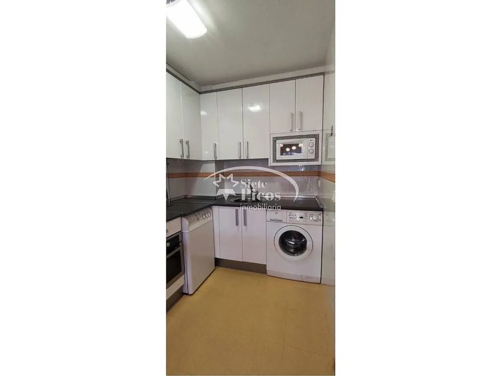 Cuisine - 1-Bedroom Apartment with Private Patio in Espirdo