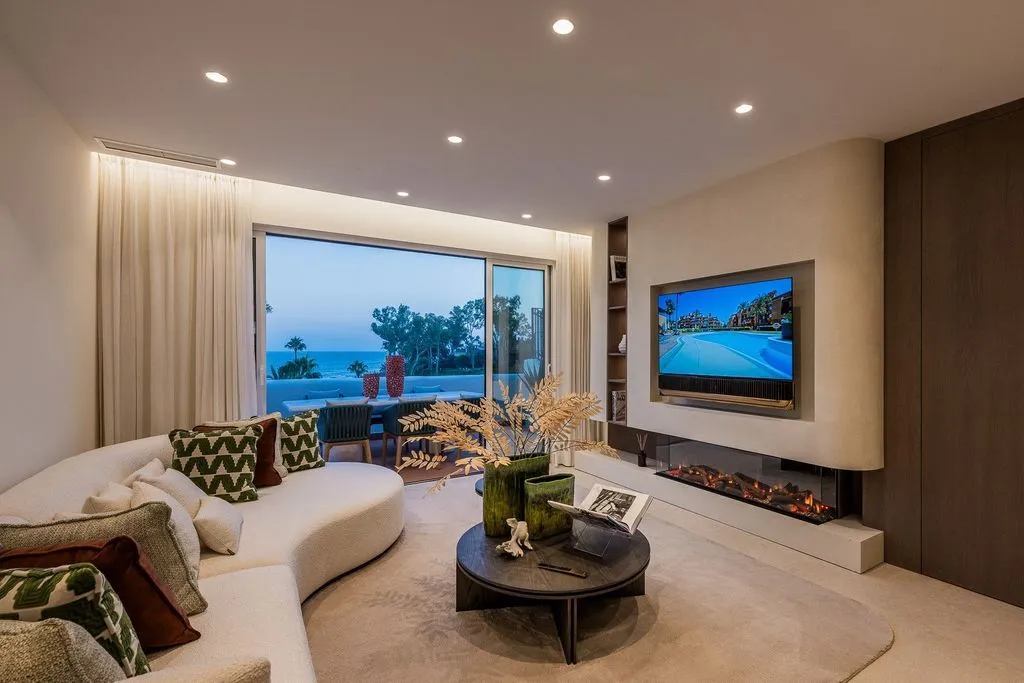 Séjour - Beachfront Penthouse with Rooftop Spa in Estepona