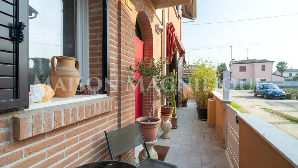 Balcon - Modern Villa with Private Garden in Lagosanto