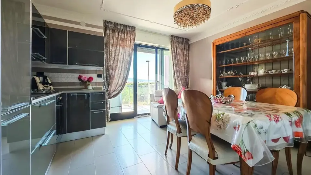Söögituba - Modern Apartment with Balcony in Manfredonia