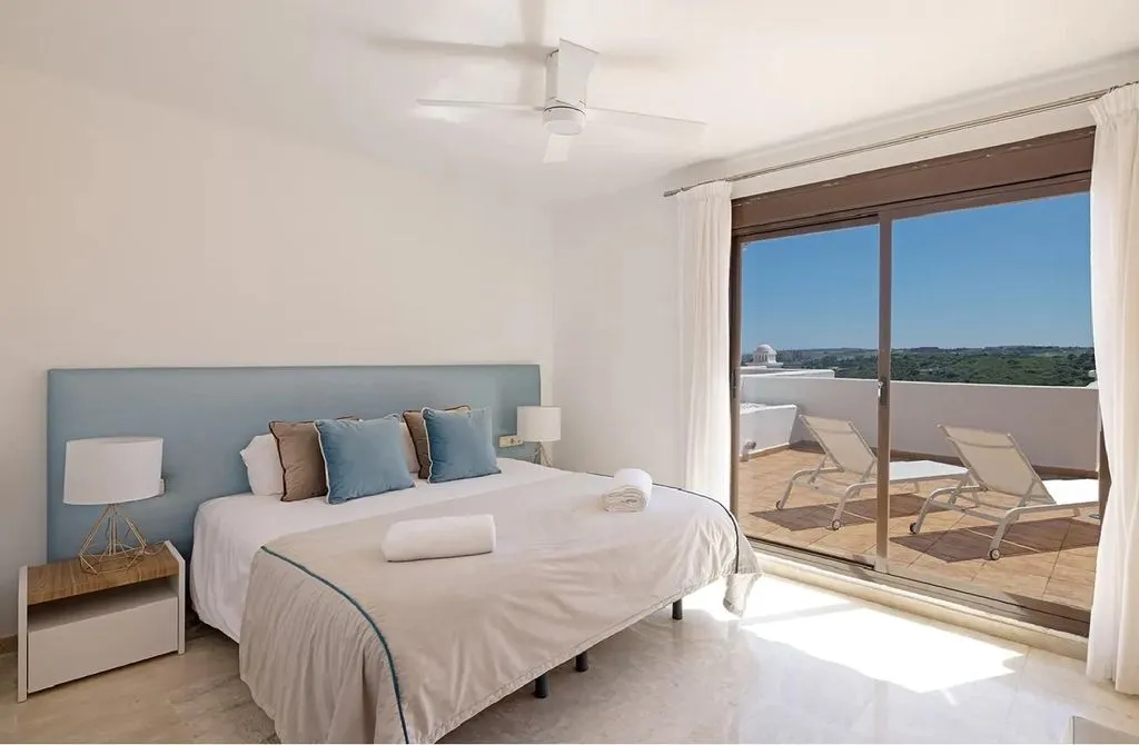 Bedrooms - Luxury Flat with Pool in Casares, Andalusia