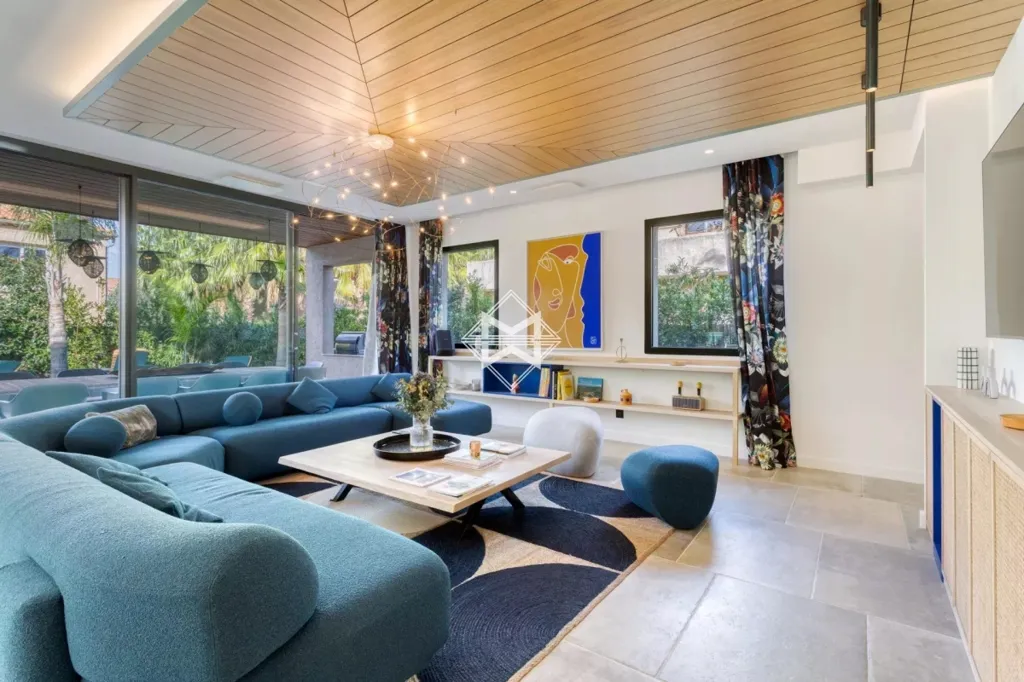 Elutuba - Modern Villa with Garden in Village Centre