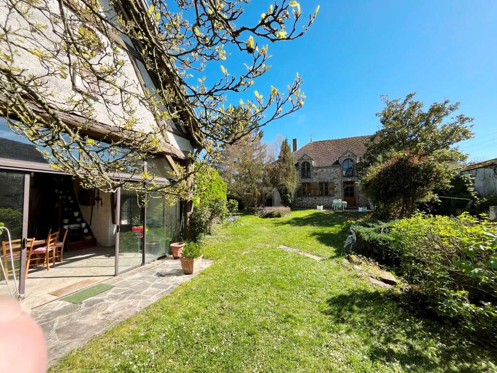 Aed - Charming Two-Home Property with Garden in Sens