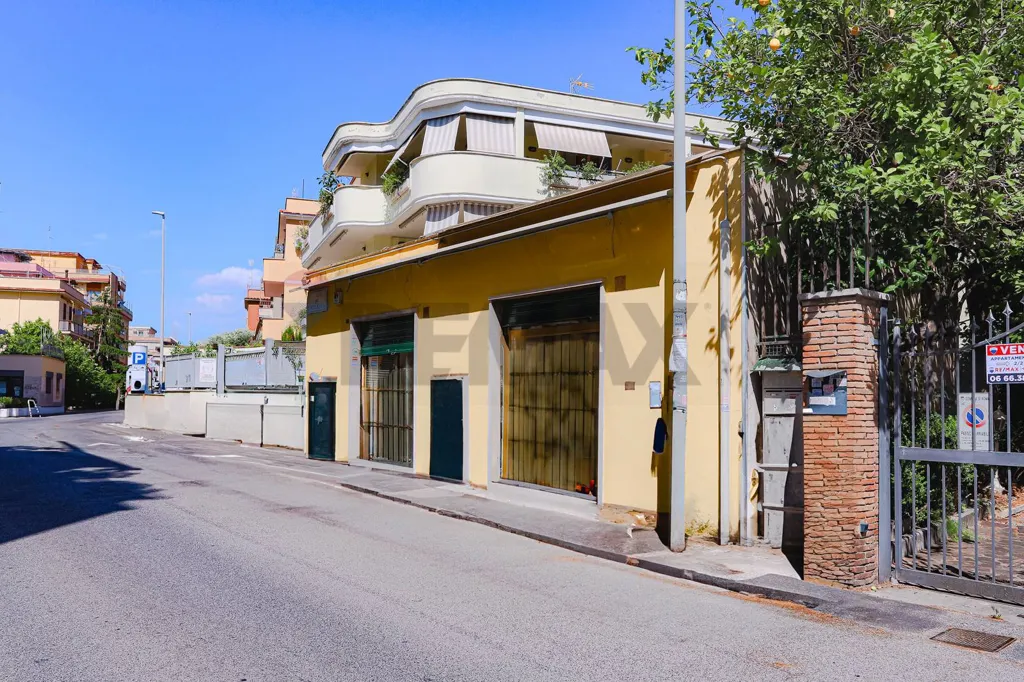 Extérieur - Commercial Unit with Street Frontage in Rome