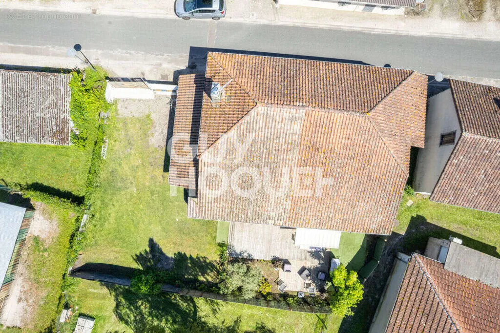 Õhuvaade - Charming Village House with Terraced Garden