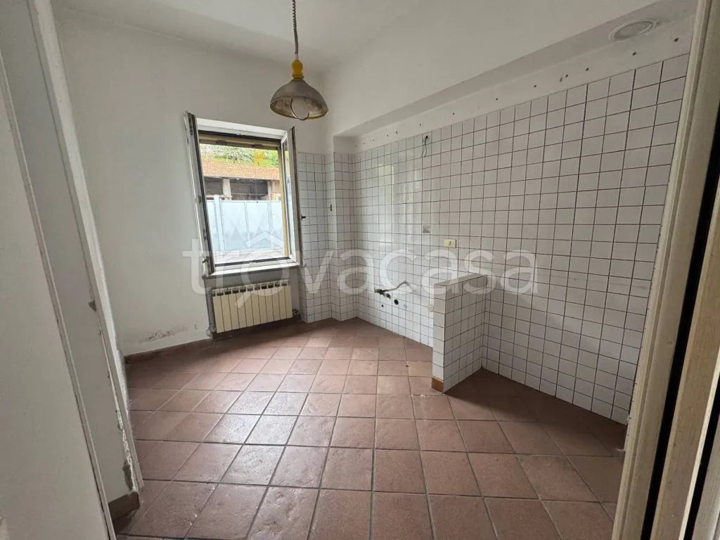 Toad - Two-Storey House with Balcony in Vische