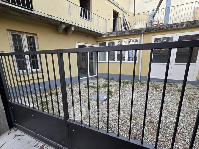 Jardin - Commercial Unit with Garden in Asti