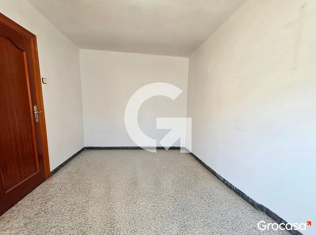 Pièces - Apartment with Ascender in El Pedró