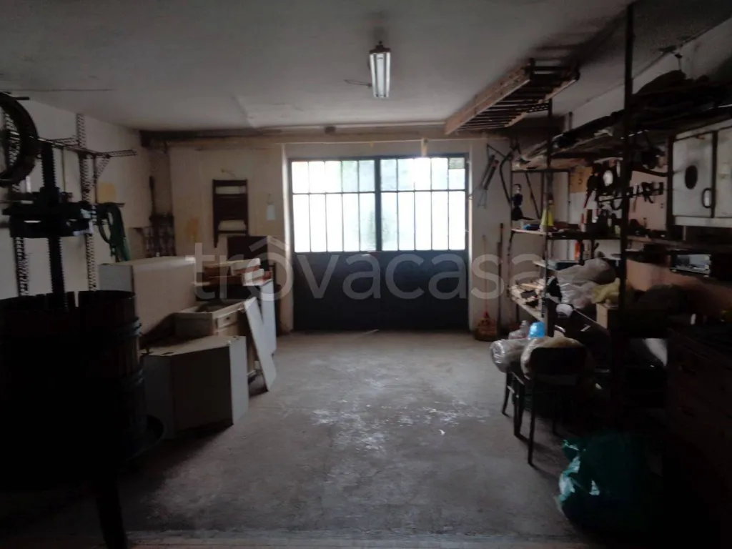 Garaaž - Apartment with Balcony in Cuneo