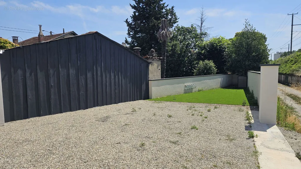 Extérieur - Appartement Neuf avec Terrasse au Quartier Busca