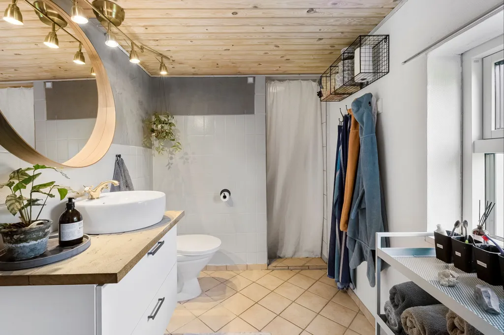Salles de bain - Maison 5 pièces à Kværndrup
