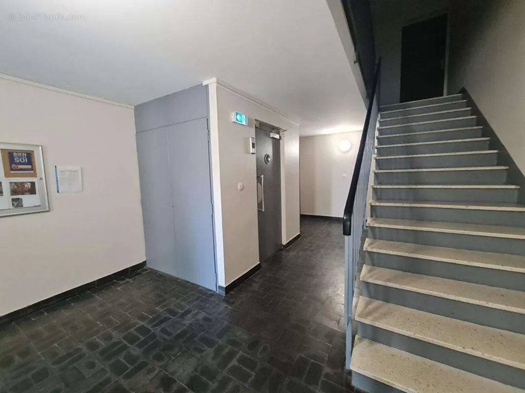 Entrée - Appartement avec Balcon au Centre de La Rochelle