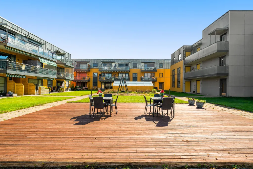 Aed - Modern 4-Bedroom Flat in Nannestad