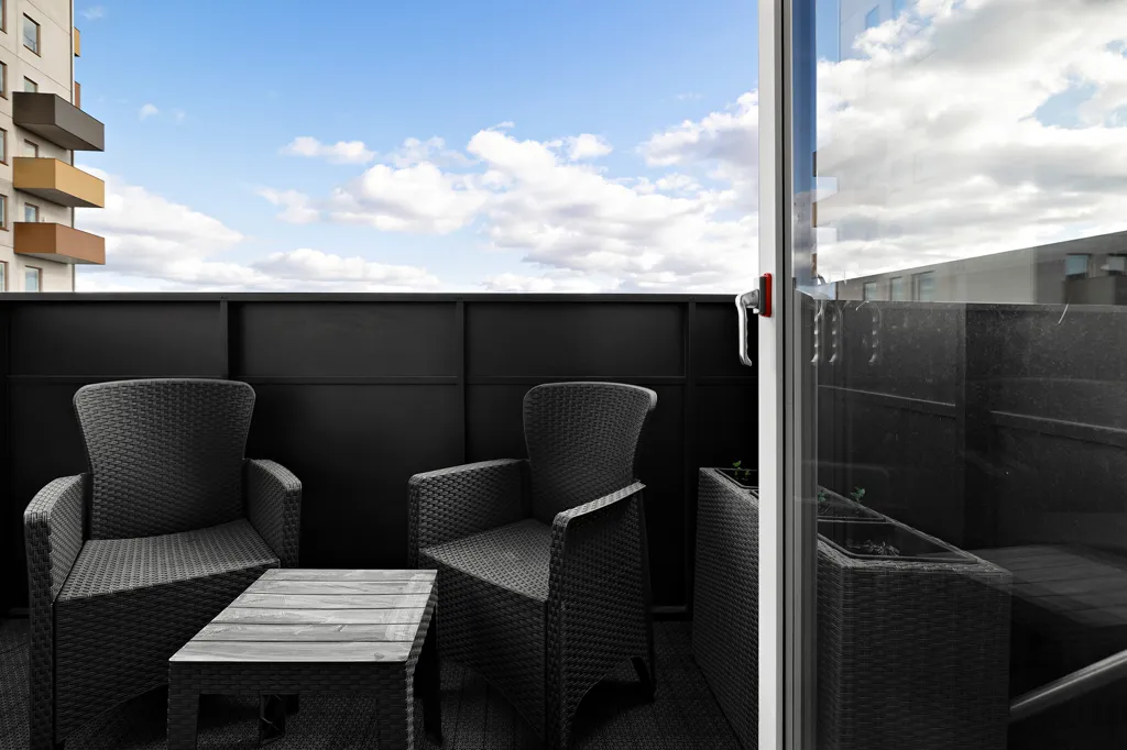 Terrace - Apartment with Balcony in Kallhäll
