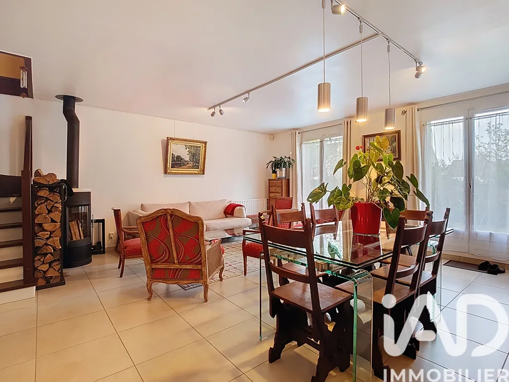 Sala da pranzo - Pavilion with Garden in Amilly