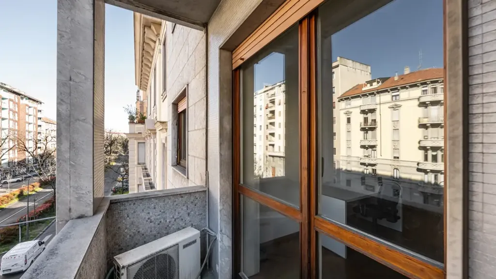 Balcon - Spacious 4-Bedroom Apartment with Balconies in Milan
