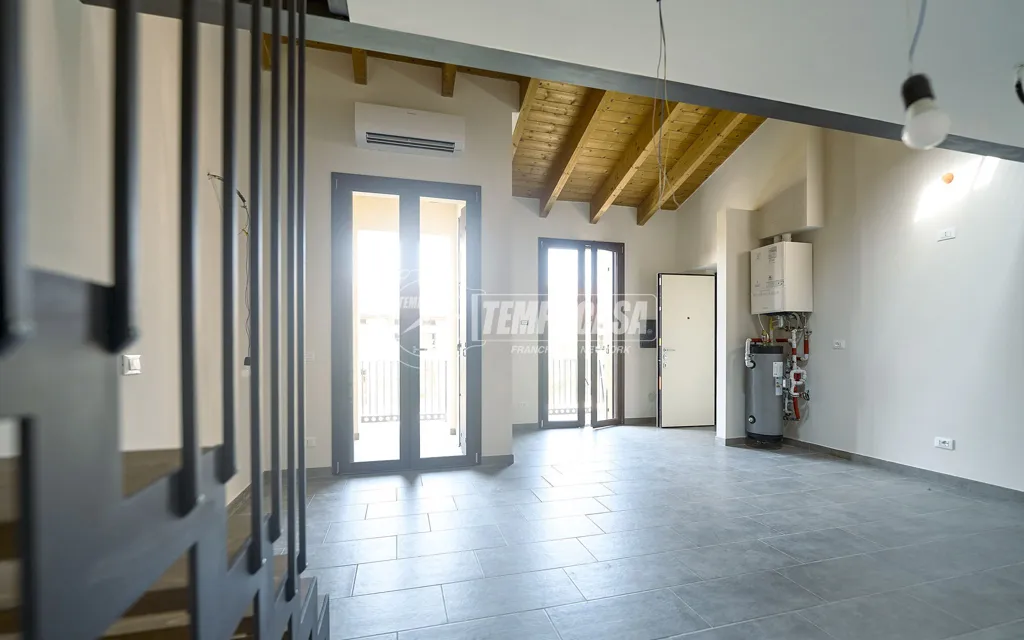 Soggiorno - Triplex with Balcony in Cremona