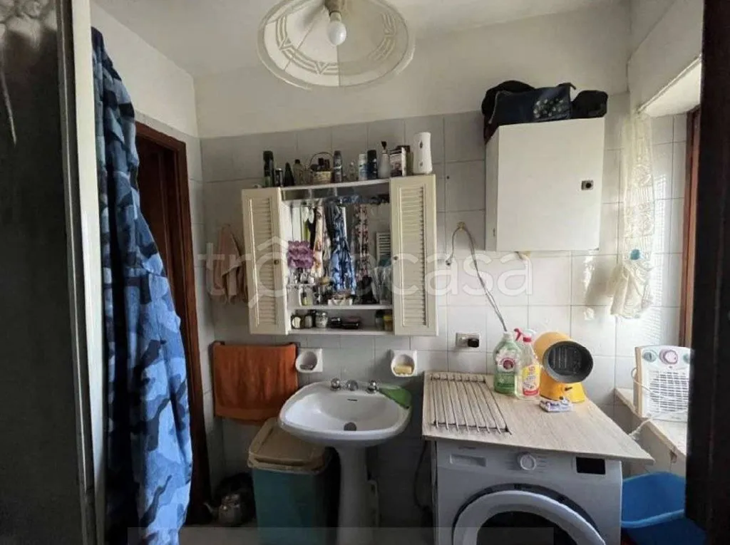 Salles de bain - Ground Floor Apartment with Courtyard Access in Priocca
